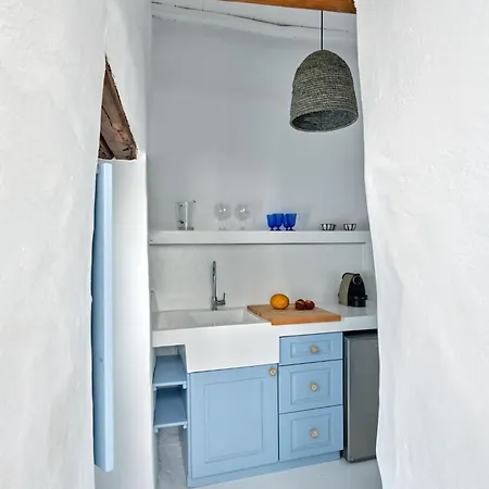 Brunella Paros * Naousa (Paros)