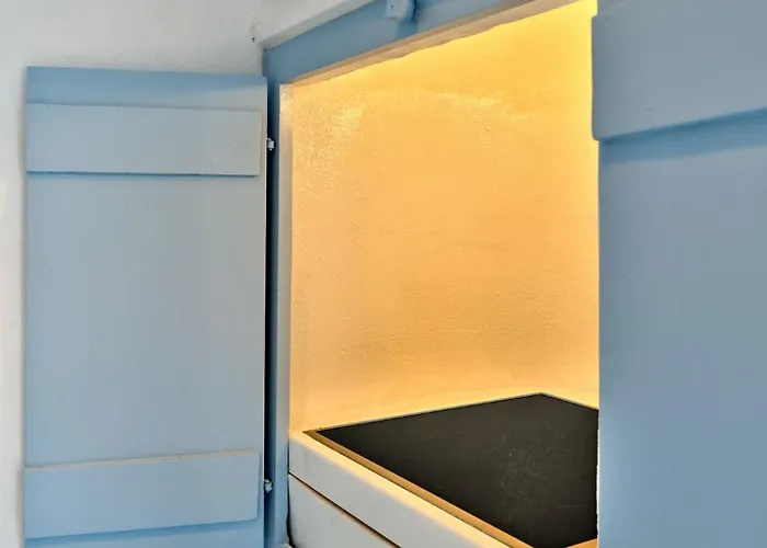 Brunella Paros ناوسا