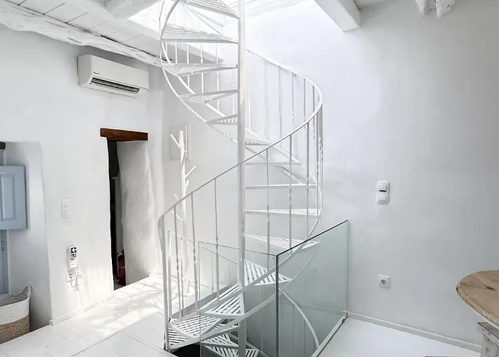 Brunella Paros ناوسا