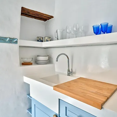 Brunella Paros Nyaraló