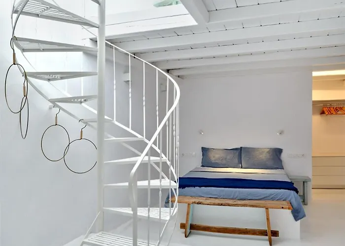 Brunella Paros Naousa (Paros)