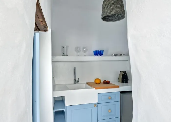 Brunella Paros * Naousa (Paros)