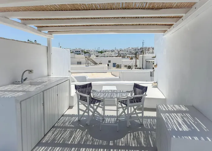 Brunella Paros Naousa (Paros)